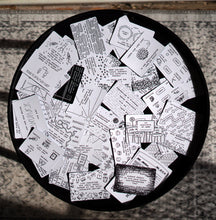 Lade das Bild in den Galerie-Viewer, Mit dem Taxi in den Weltraum – inkl. vorfrankierter Postkarte – 52+ Fragen für das beste Gespräch seit Langem